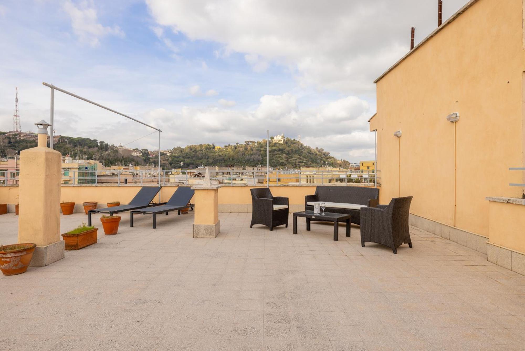 Top Floor Apt With Rooftop Terrace Near St. Peter โรม ภายนอก รูปภาพ