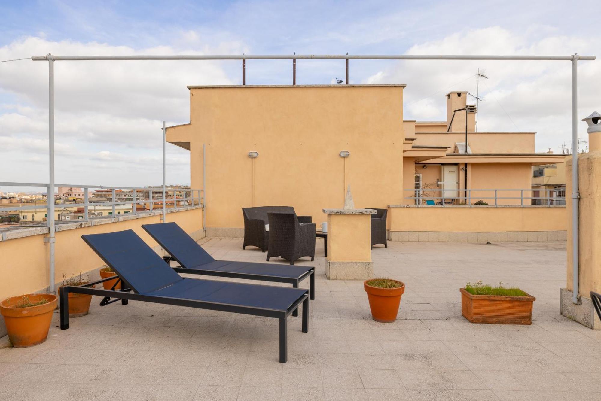 Top Floor Apt With Rooftop Terrace Near St. Peter โรม ภายนอก รูปภาพ