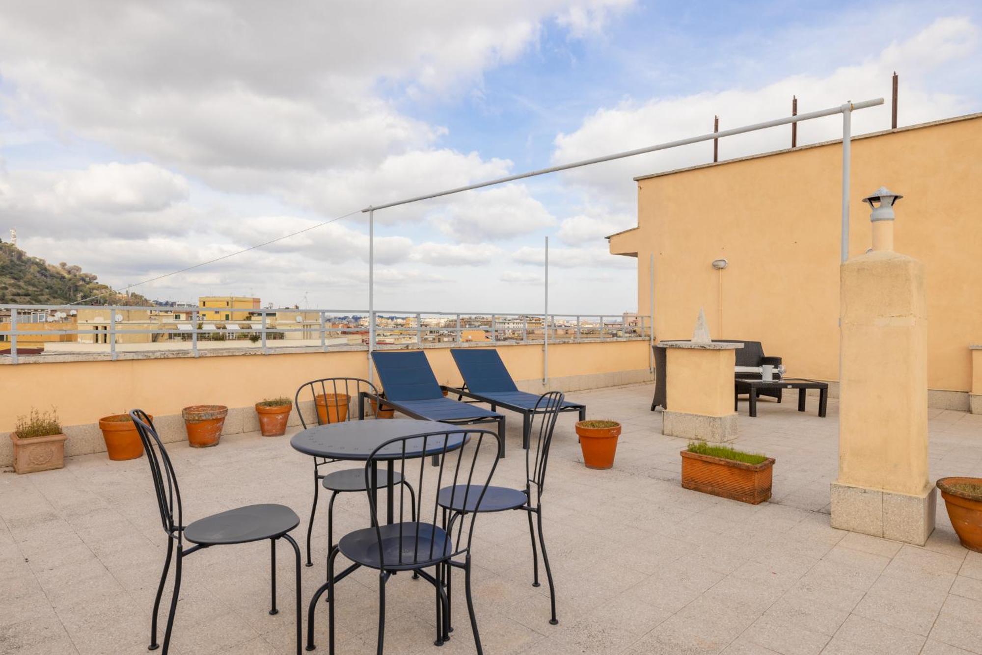 Top Floor Apt With Rooftop Terrace Near St. Peter โรม ภายนอก รูปภาพ