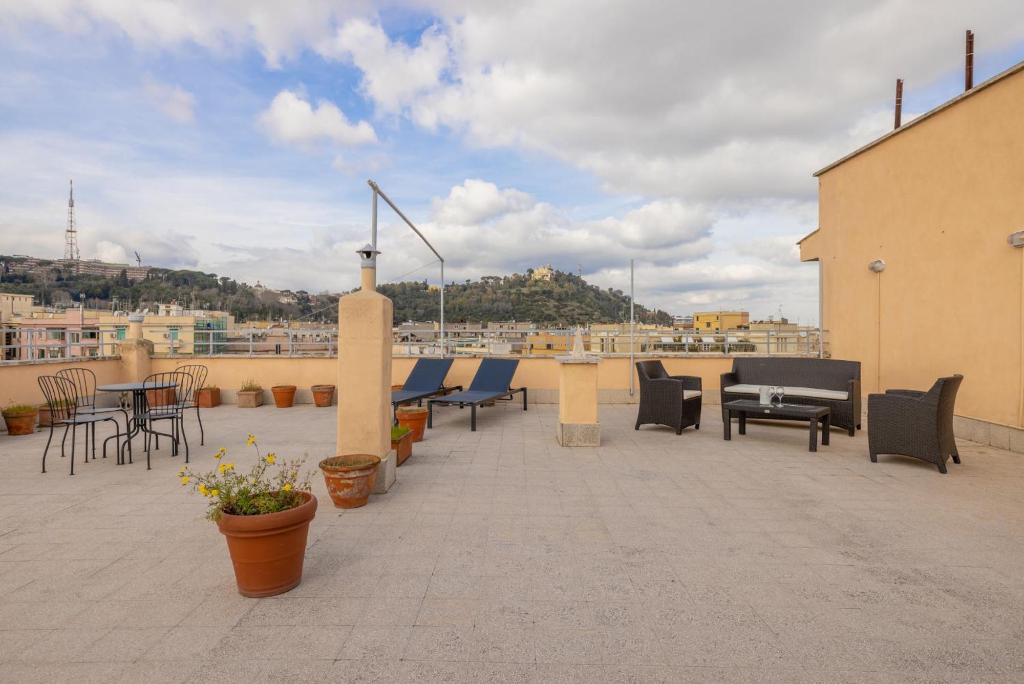 Top Floor Apt With Rooftop Terrace Near St. Peter โรม ภายนอก รูปภาพ